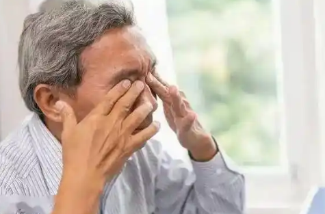 眼睛模糊的常见原因与解决方案